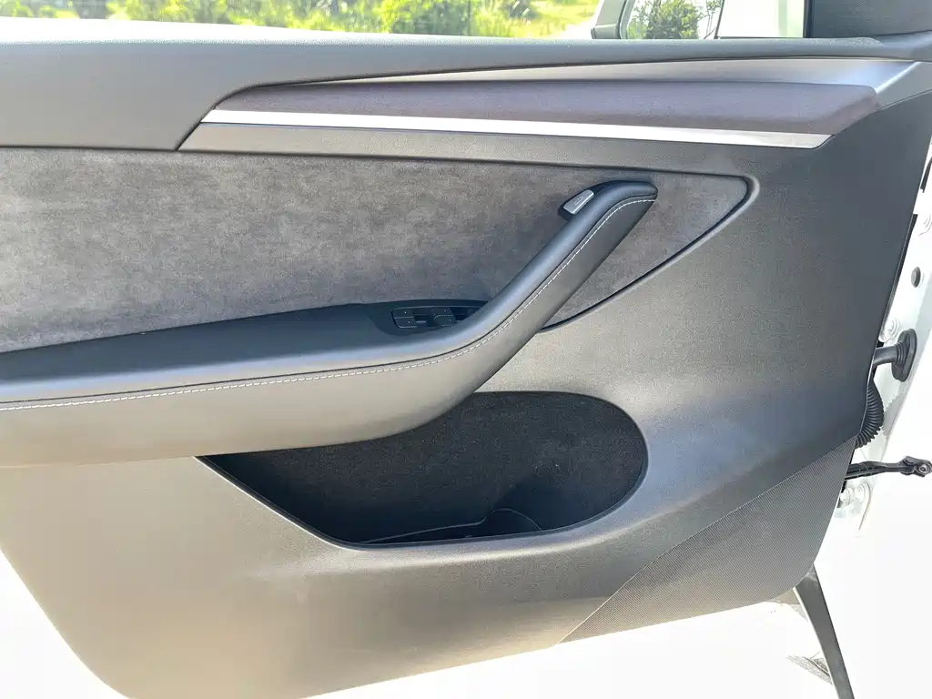 Tesla Model Y 2023 — фото 11