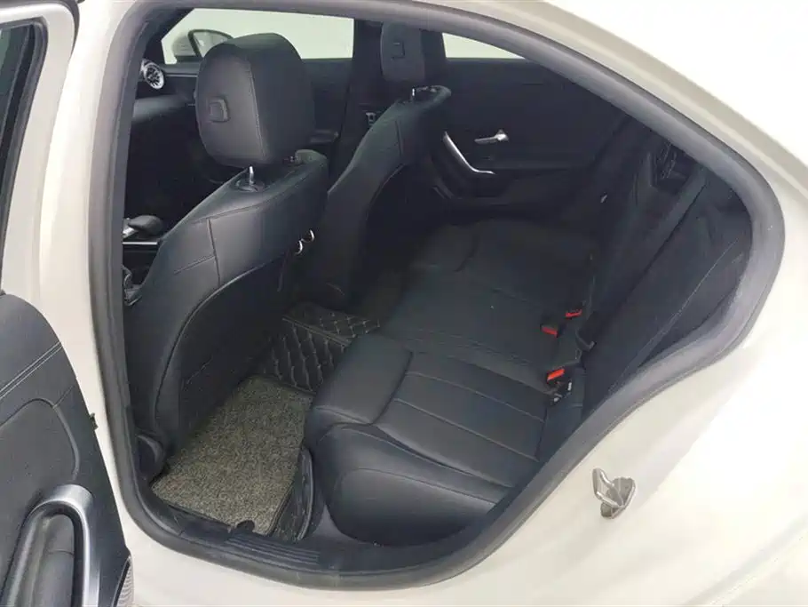 Mercedes-Benz A-Class 2022 — фото 11
