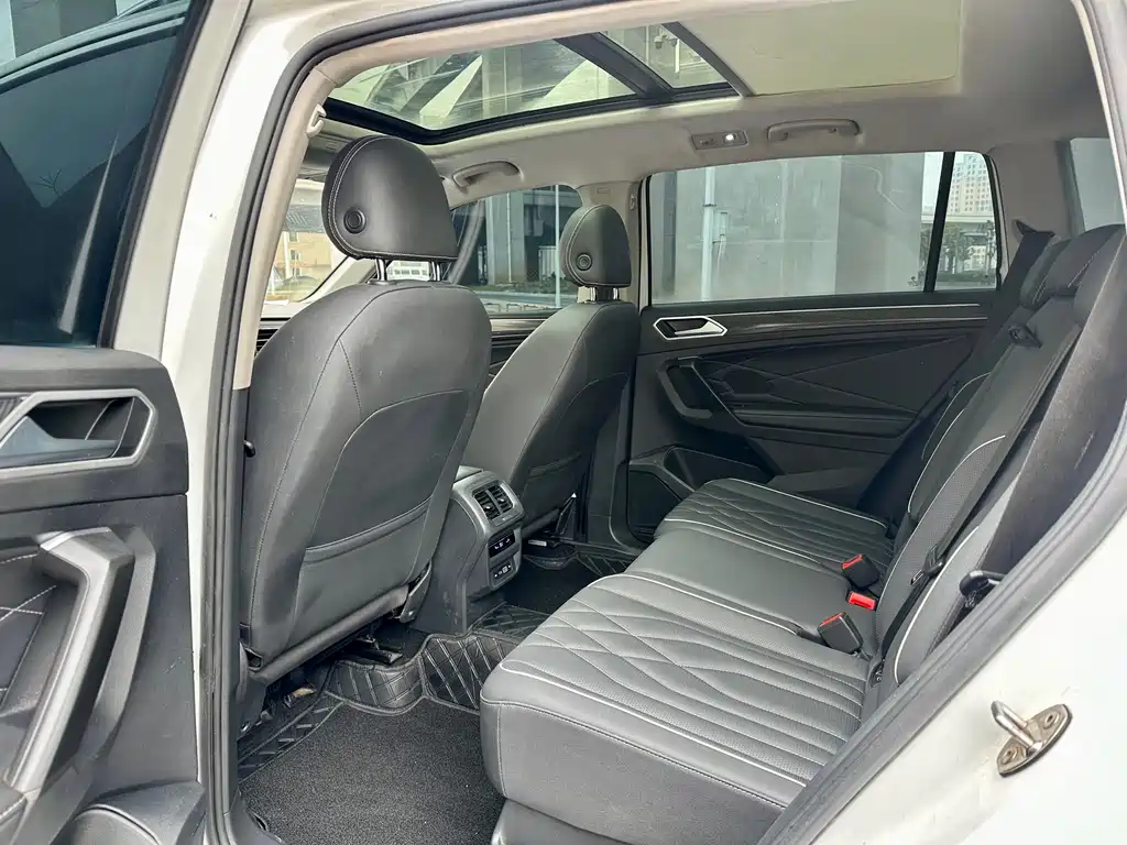 Volkswagen Tiguan L 2023 — фото 9