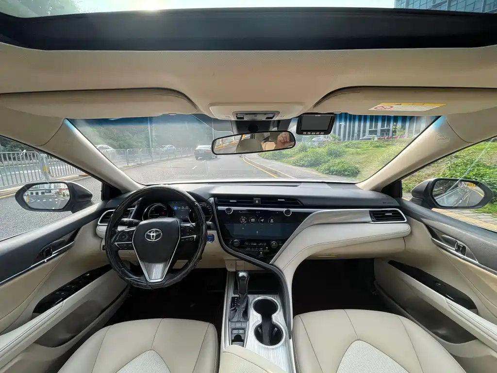 Toyota Camry 2020 — фото 13