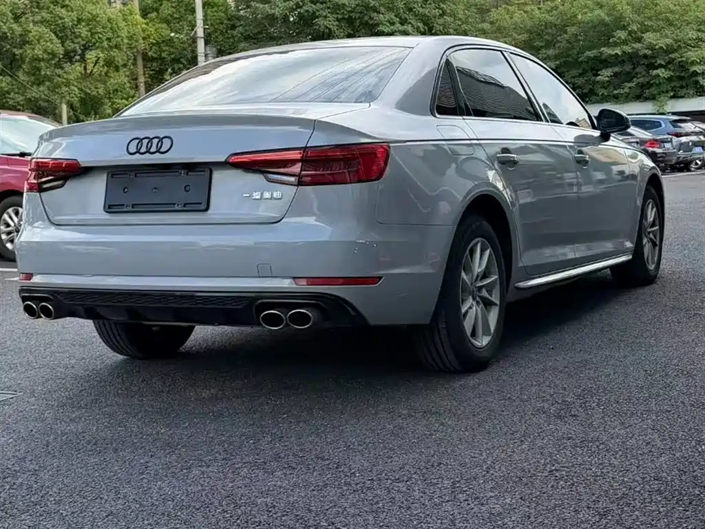 Audi A4L 2017
