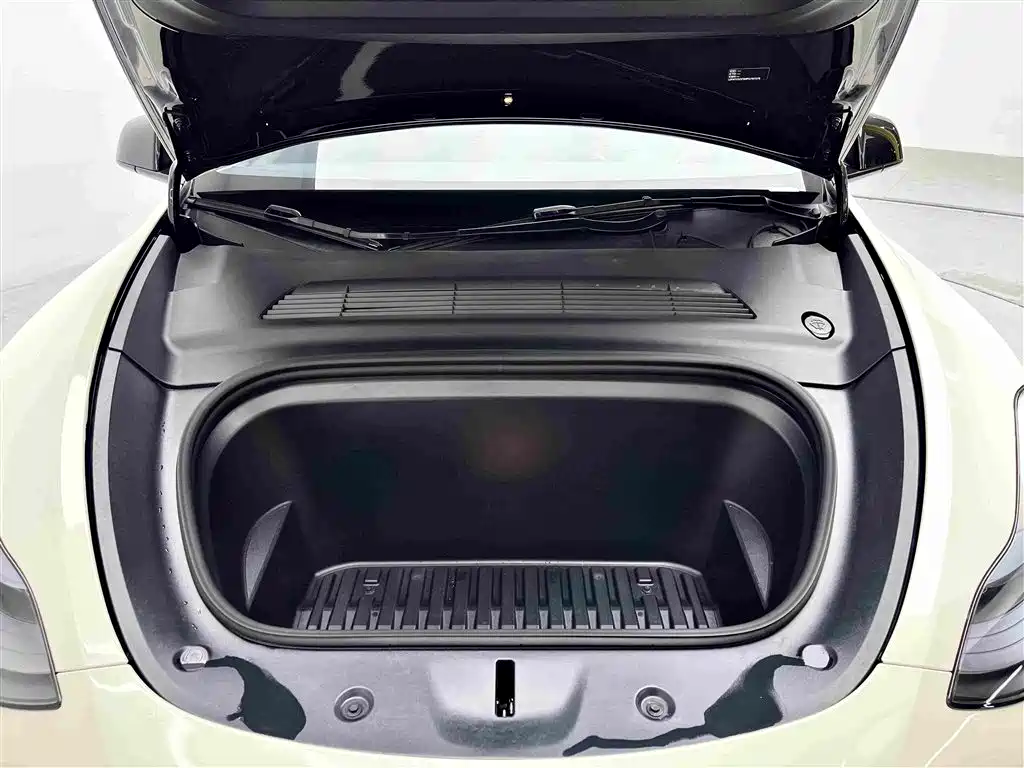 Tesla Model Y 2023 — фото 16