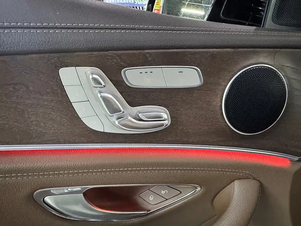 Mercedes-Benz E-Class 2020 — фото 10