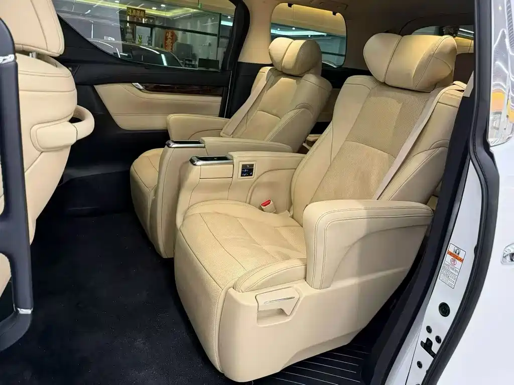 Toyota Alphard 2020 — фото 4