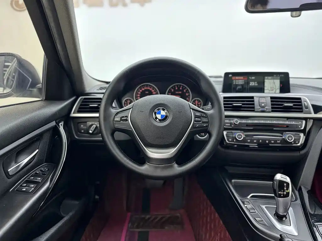 BMW 3 Series 2019 — фото 7