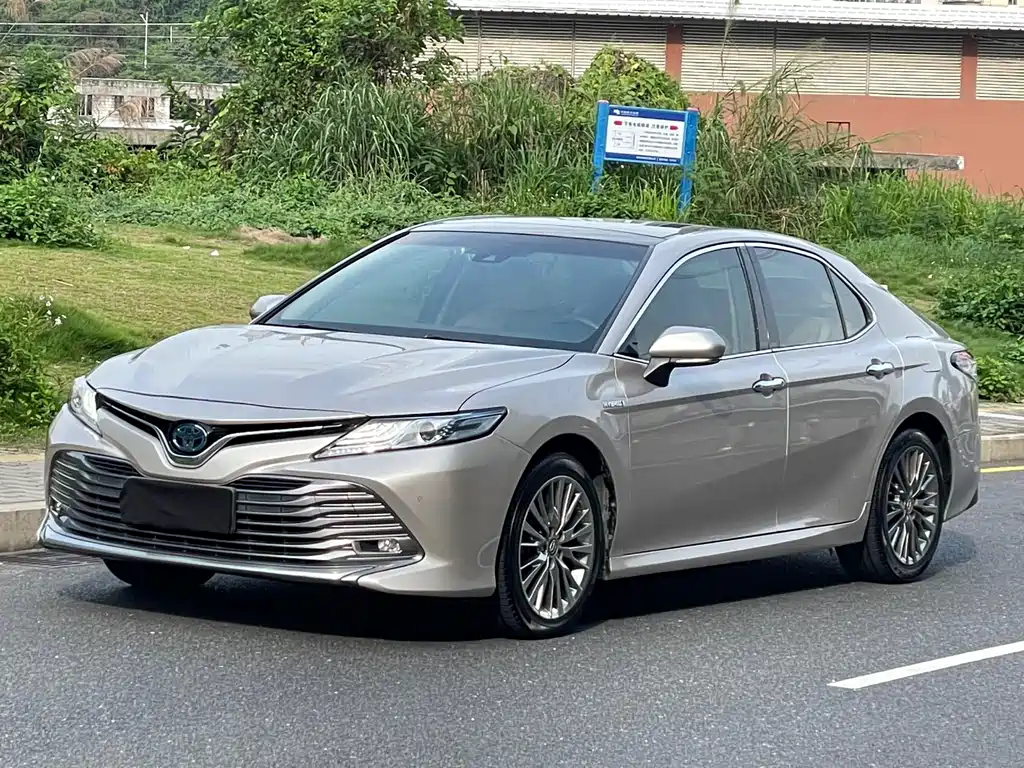 Toyota Camry 2020 — фото 1