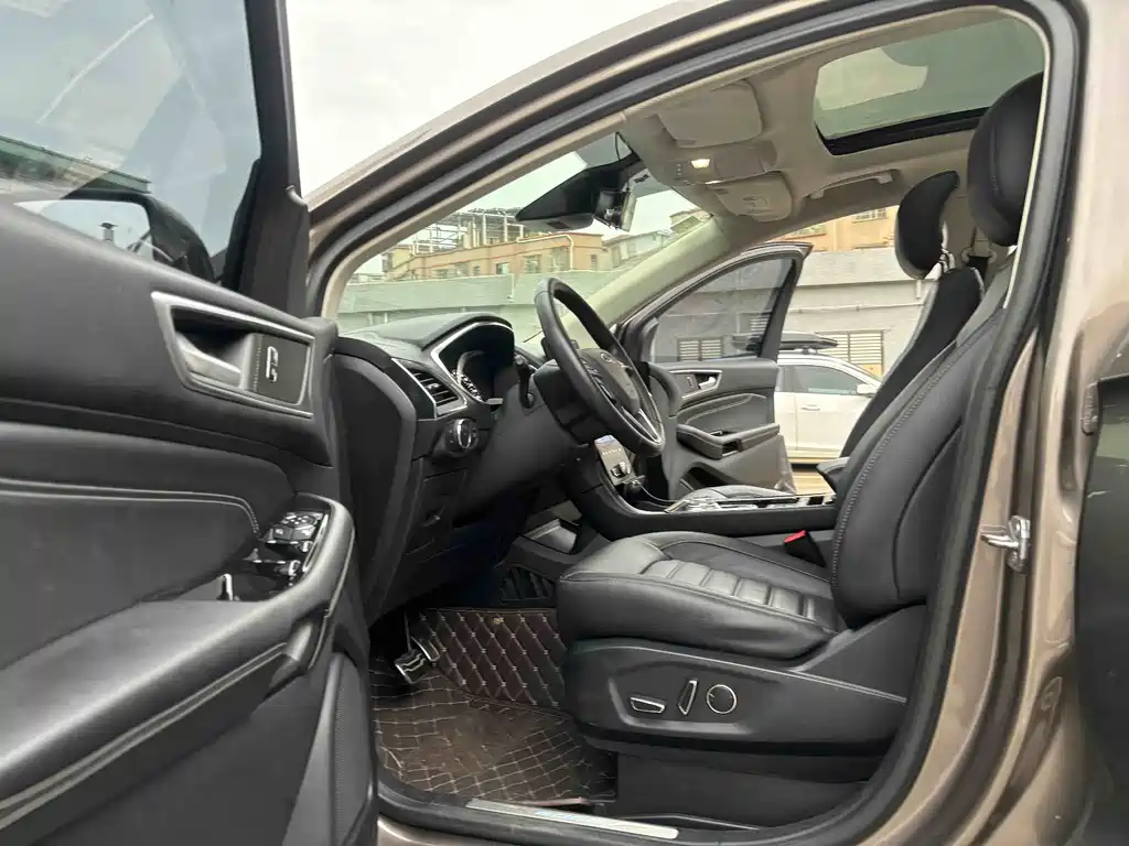Ford Edge 2020 — фото 15