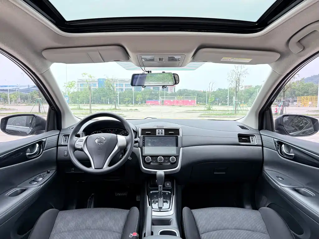 Nissan Tiida 2017 — фото 10
