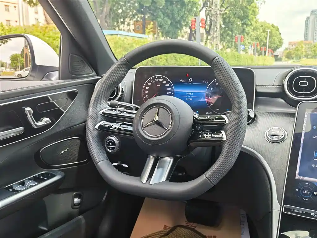 Mercedes-Benz C-Class 2024 — фото 11