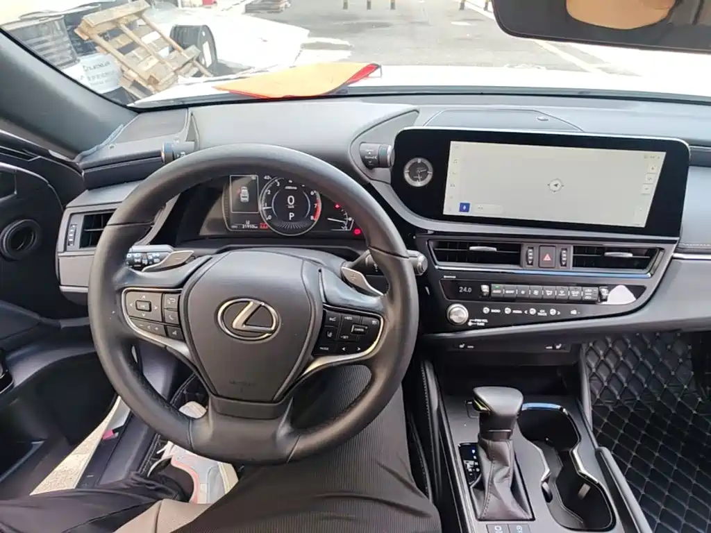 Lexus ES 2023 — фото 11