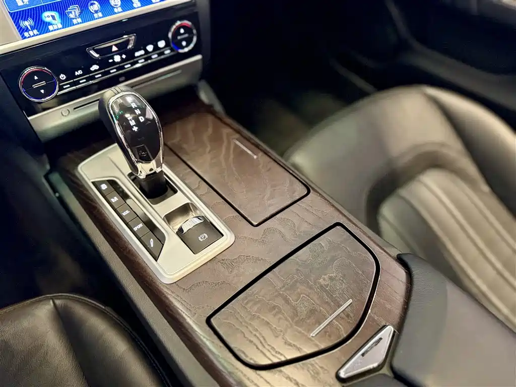 Maserati Quattroporte 2016 — фото 6