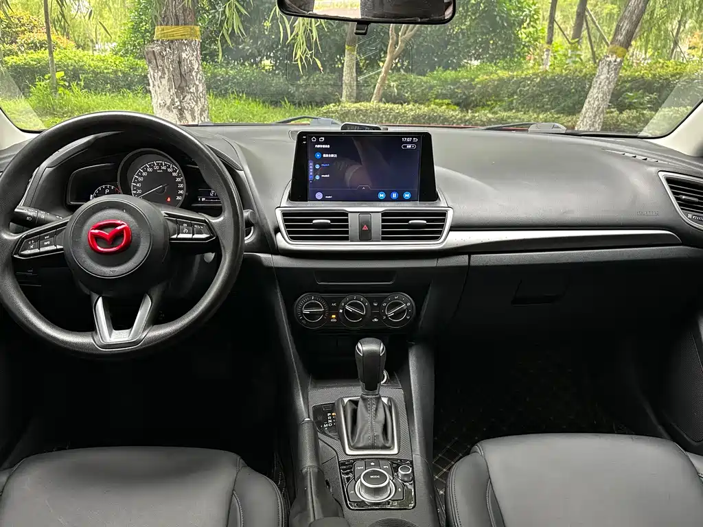 Mazda 3 Axela 2017 — фото 15