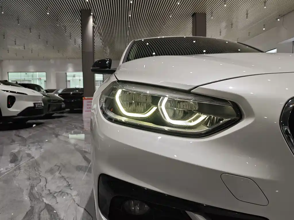 BMW 1 Series 2018 — фото 9