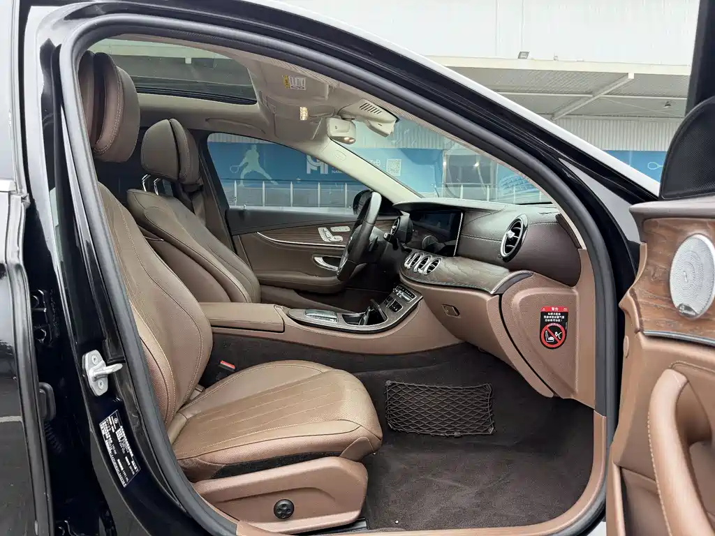Mercedes-Benz E-Class 2019 — фото 11