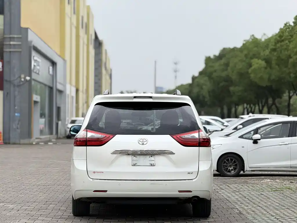 Toyota Sienna 2019 — фото 4