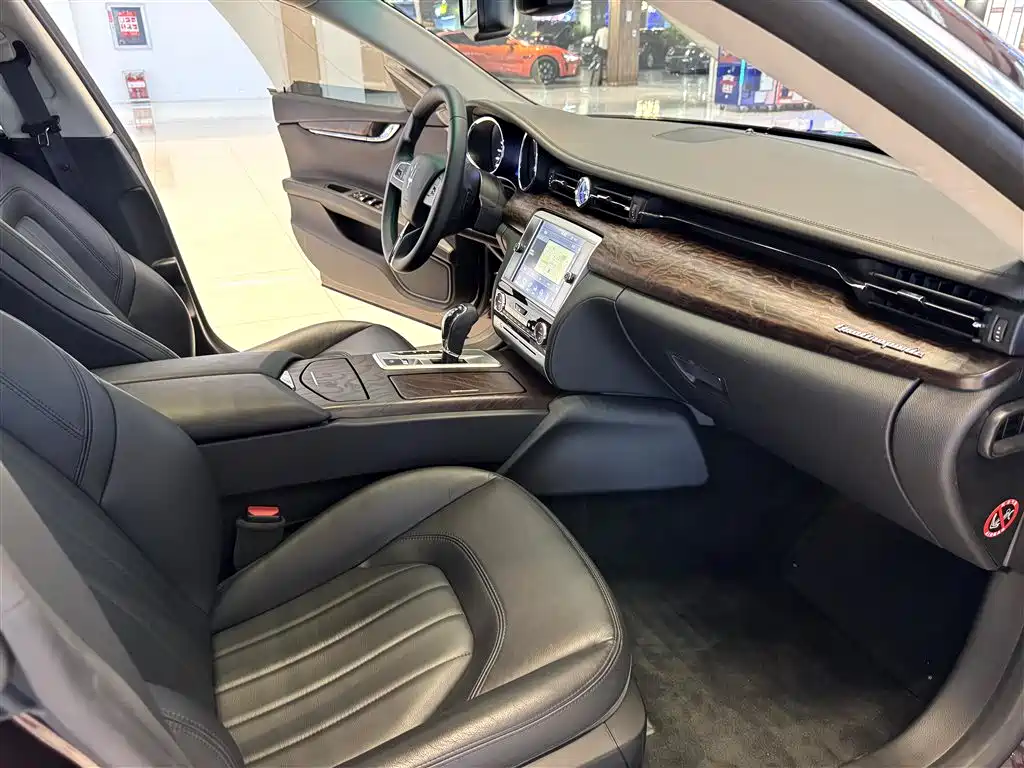 Maserati Quattroporte 2016 — фото 11