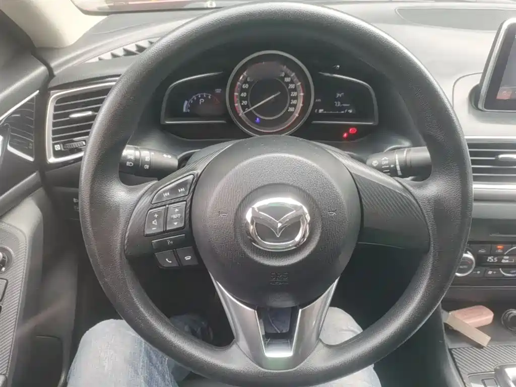 Mazda 3 Axela 2015 — фото 11