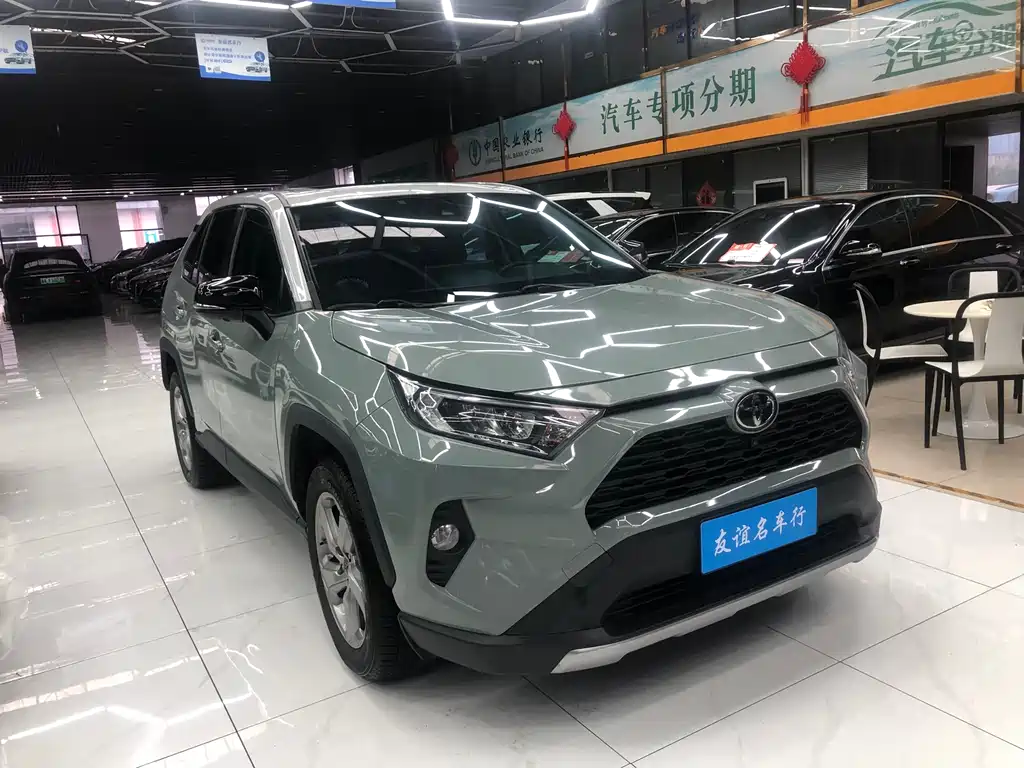 Toyota RAV4 2019 — фото 3
