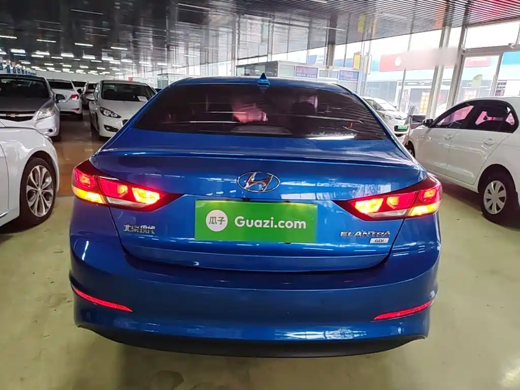 Hyundai Elantra 2018 — фото 6