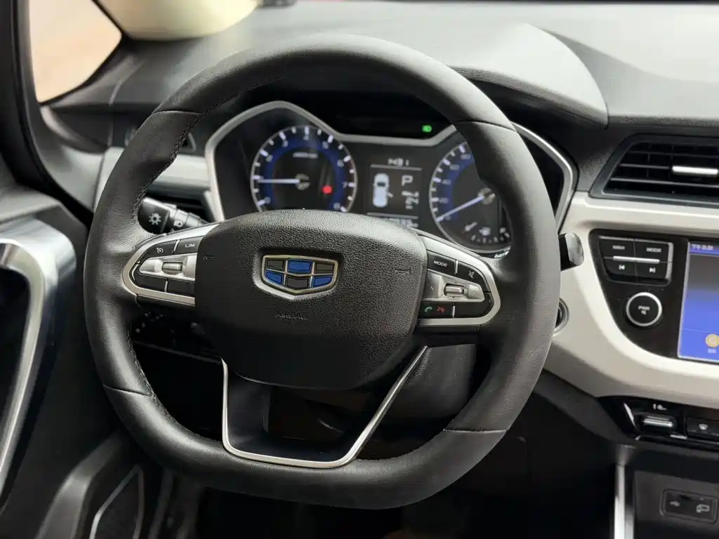 Geely Vision X3 2019 — фото 11
