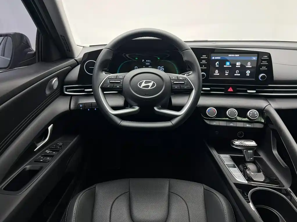 Hyundai Elantra 2025 — фото 22