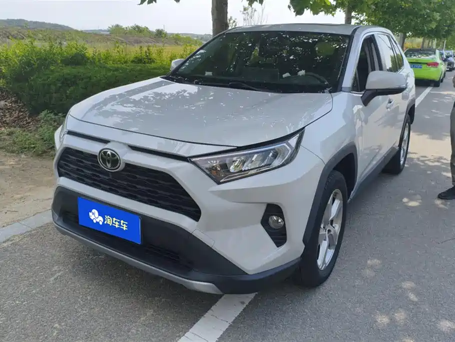 Toyota RAV4 2020 — фото 1