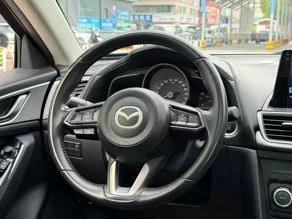 Mazda 3 Axela 2017 — фото 9