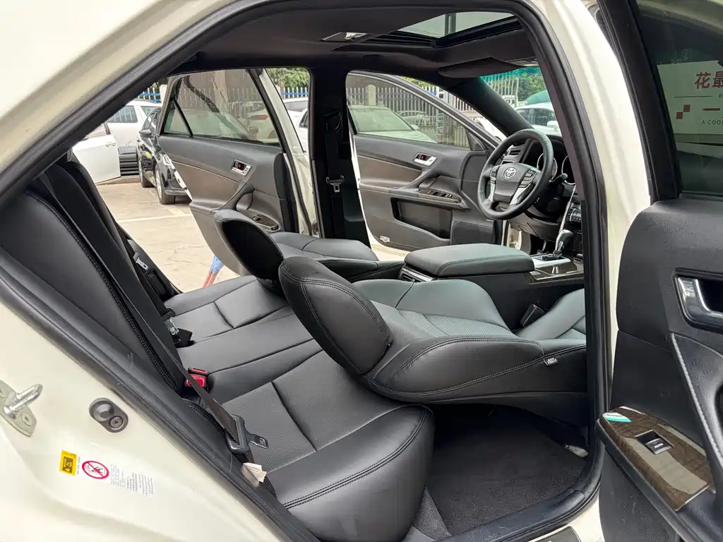 Toyota Reiz 2014