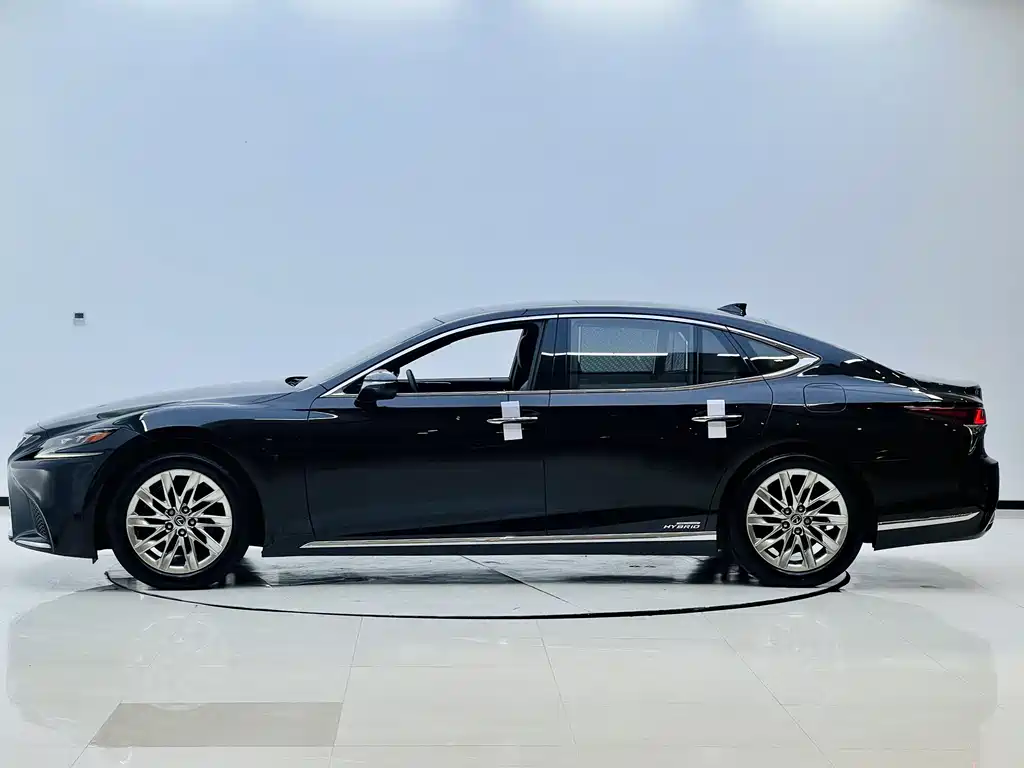 Lexus LS 2020