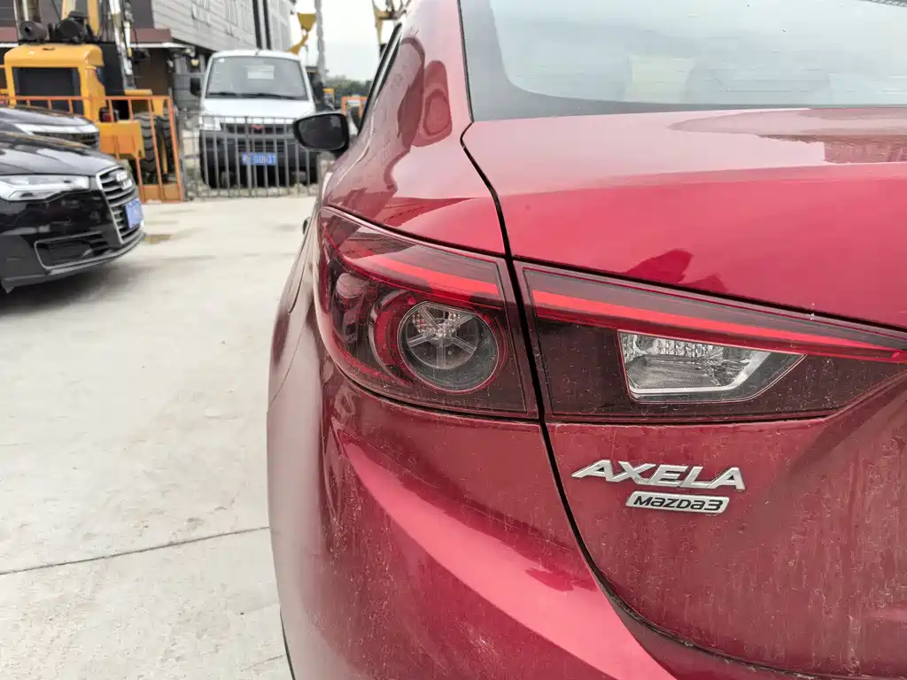 Mazda 3 Axela 2018 — фото 14