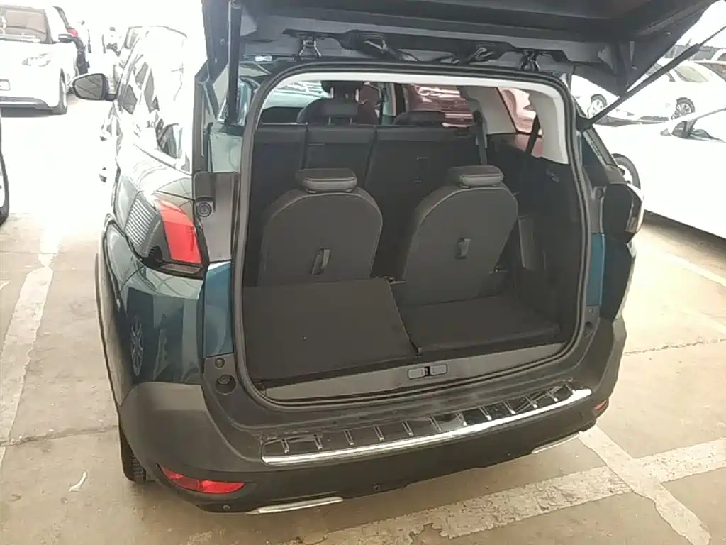 Peugeot 5008 2017 — фото 19