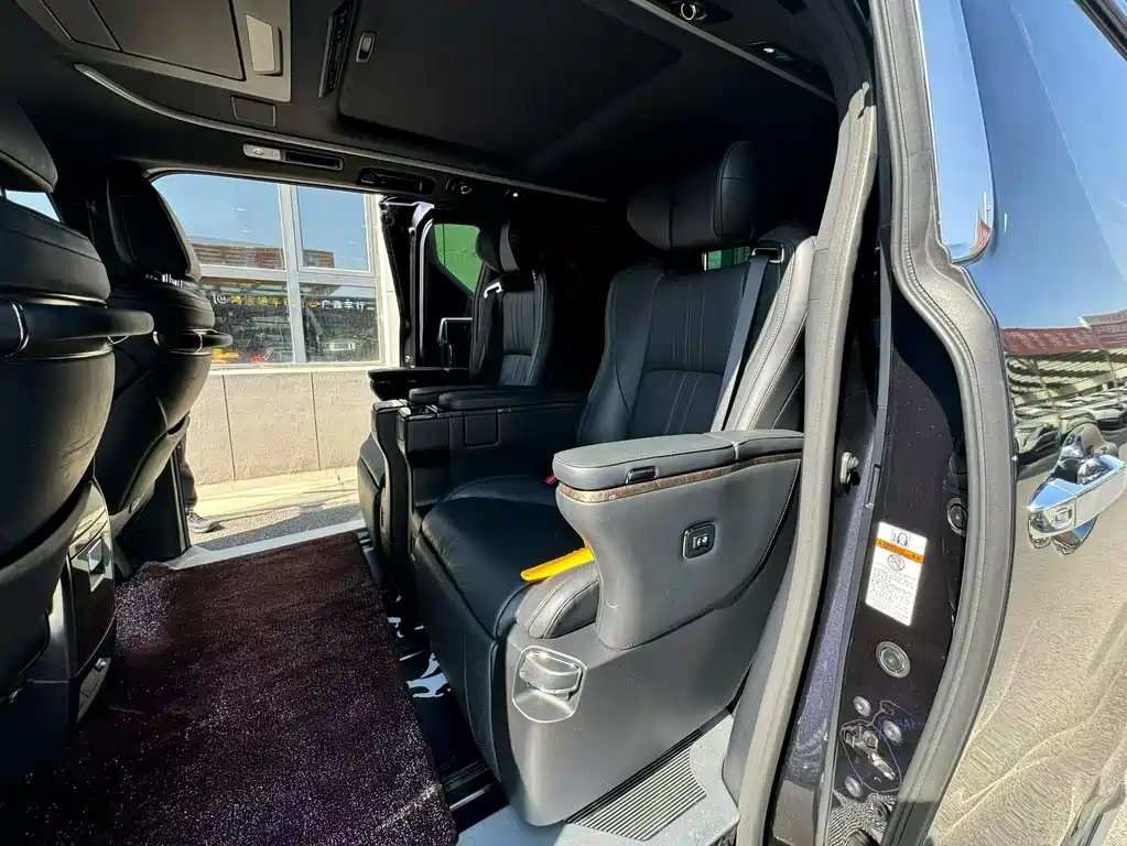 Toyota Alphard 2022 — фото 6