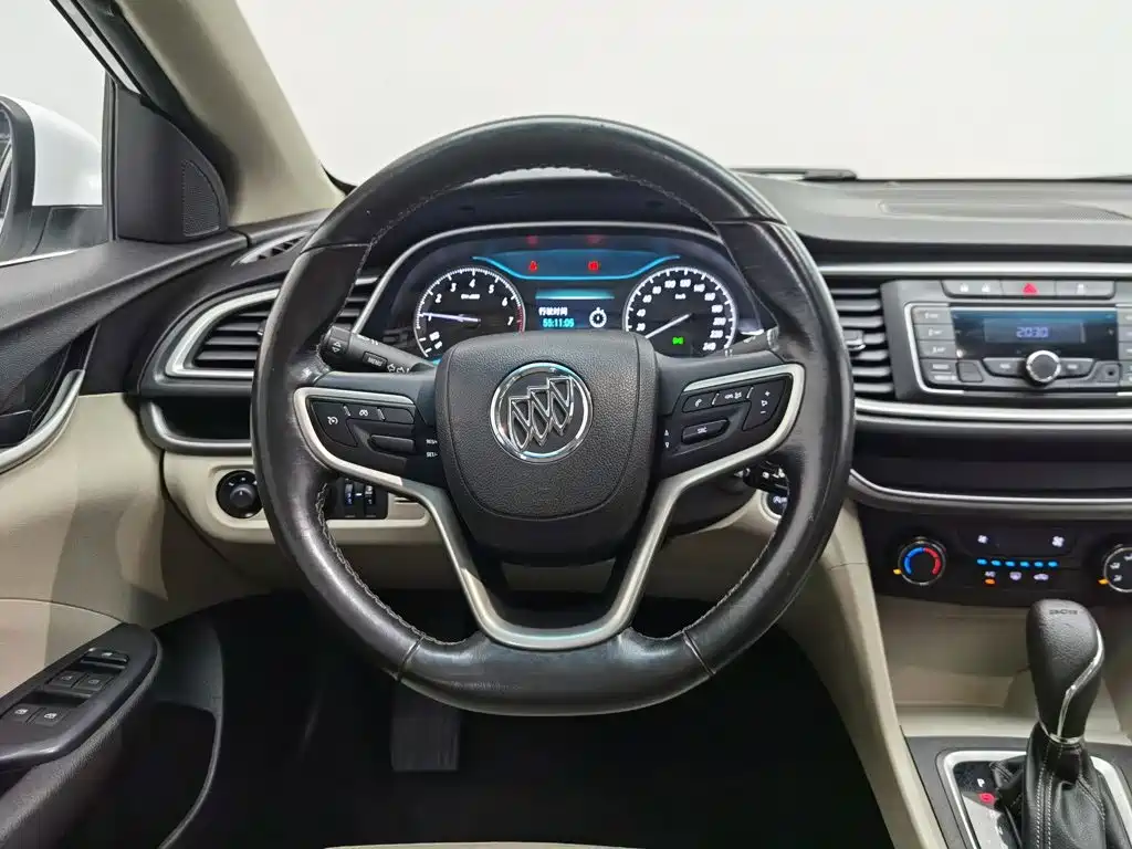 Buick Excelle 2017 — фото 11