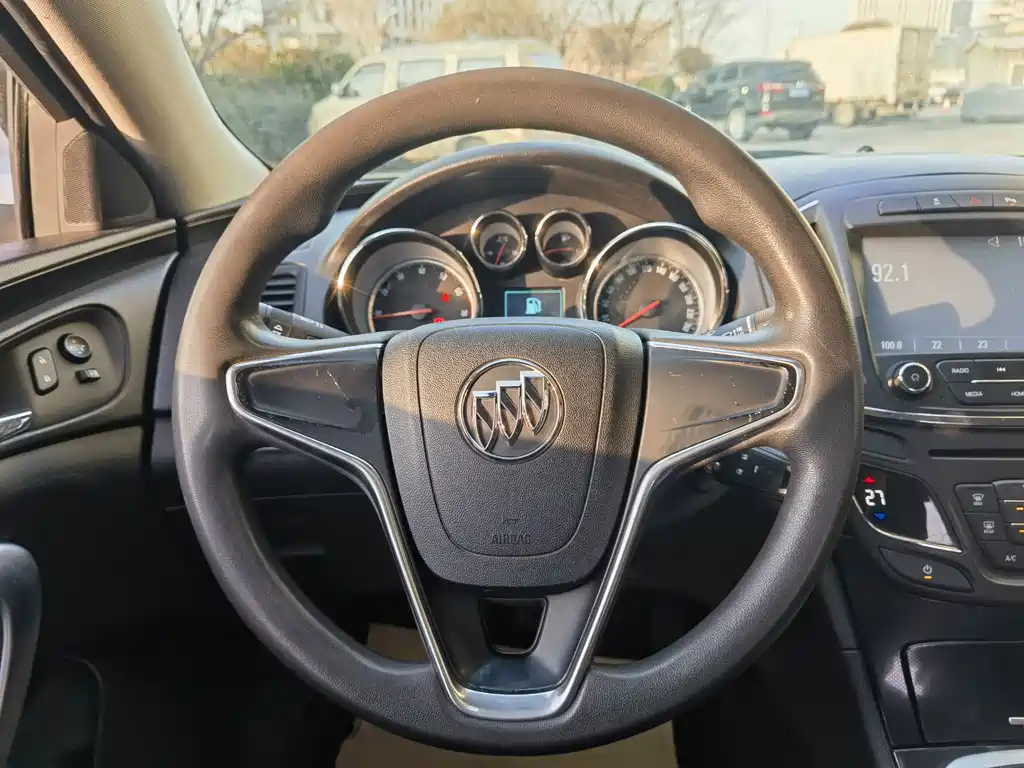 Buick Regal 2017 — фото 12