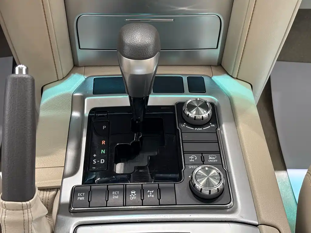Toyota Land Cruiser 2019 — фото 12