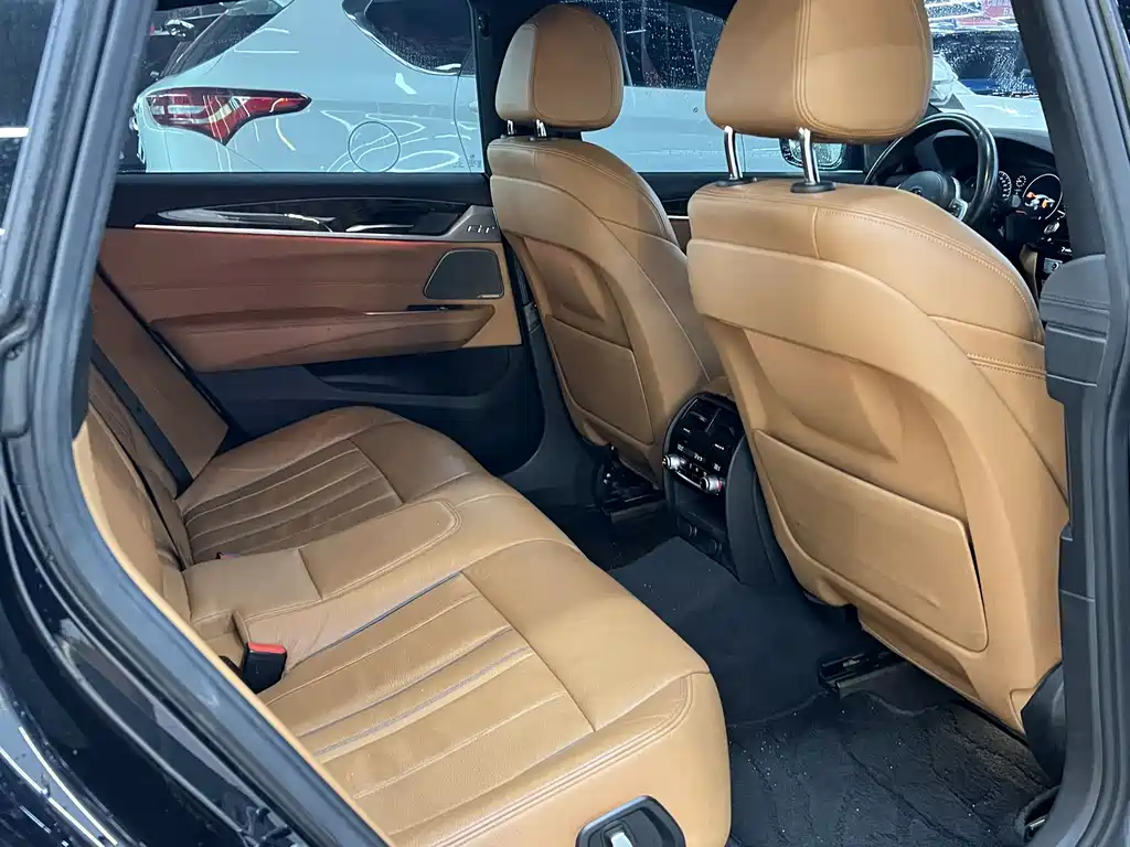 BMW 6 Series GT 2019 — фото 11