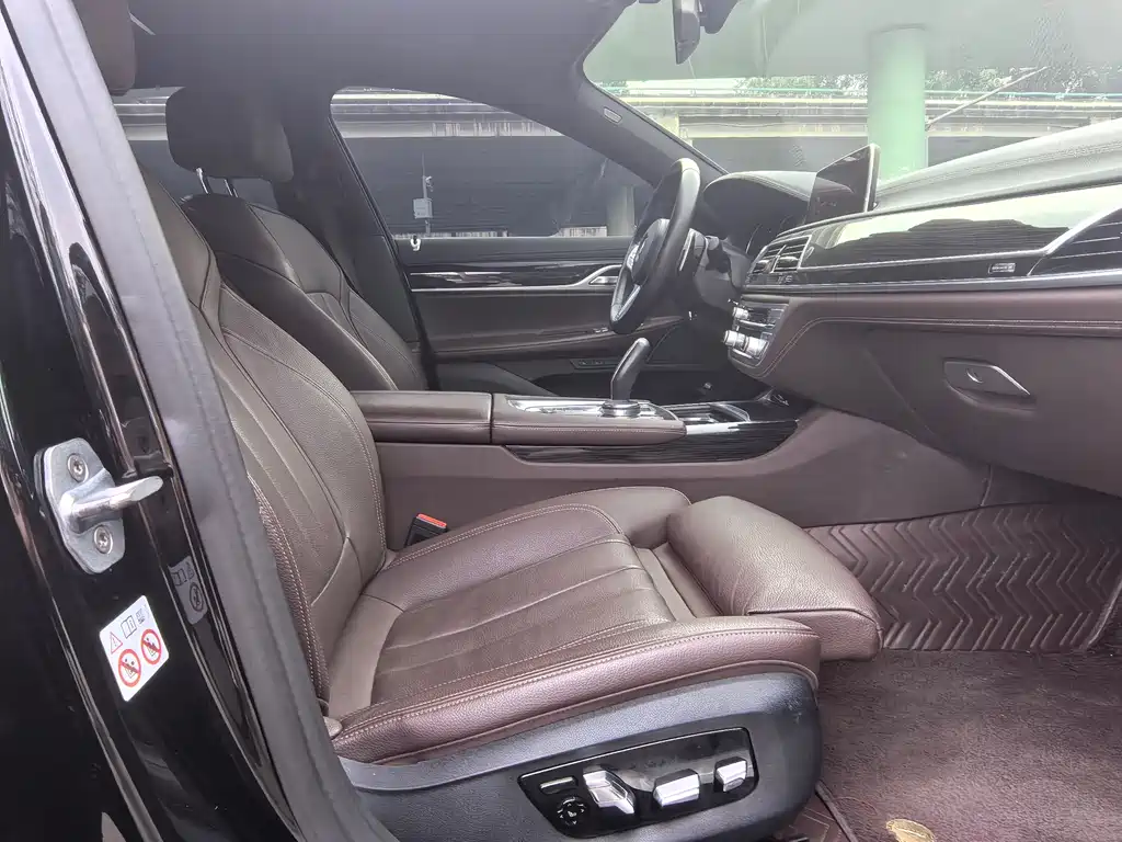 BMW 7 Series 2019 — фото 18