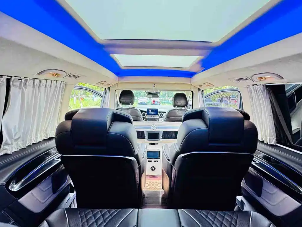 Mercedes-Benz V-Class 2018 — фото 16