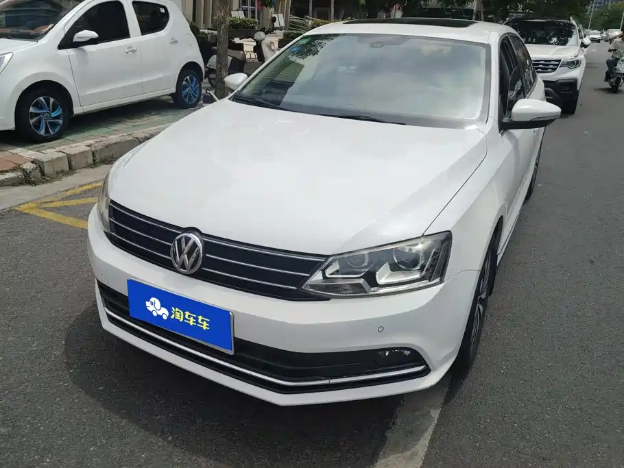 Volkswagen Sagitar 2015