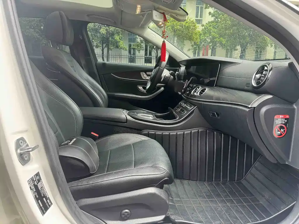 Mercedes-Benz E-Class 2019 — фото 15