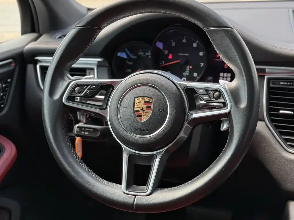 Porsche Macan 2016 — фото 10