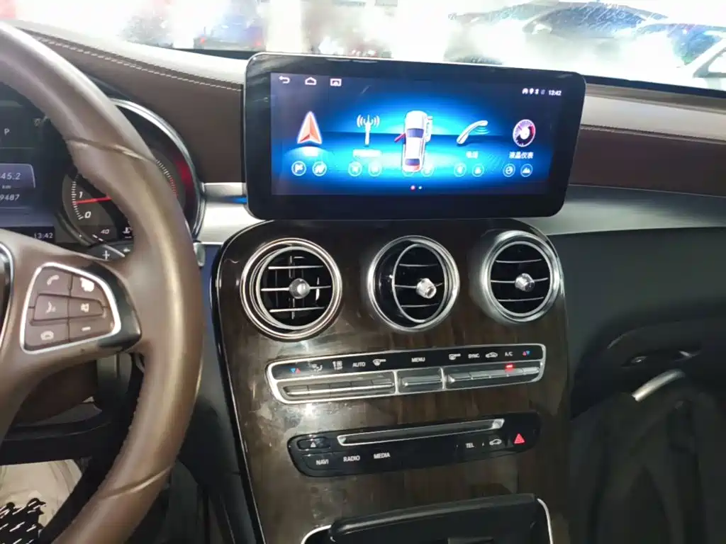Mercedes-Benz GLC 2017 — фото 13