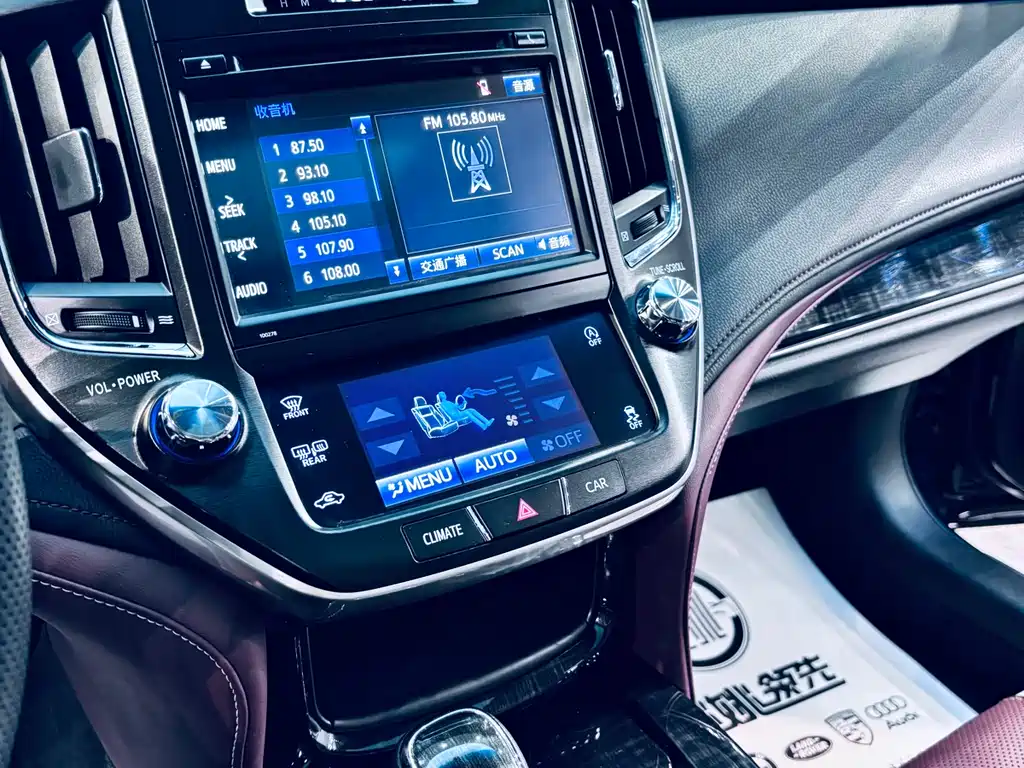 Toyota Crown 2017 — фото 8