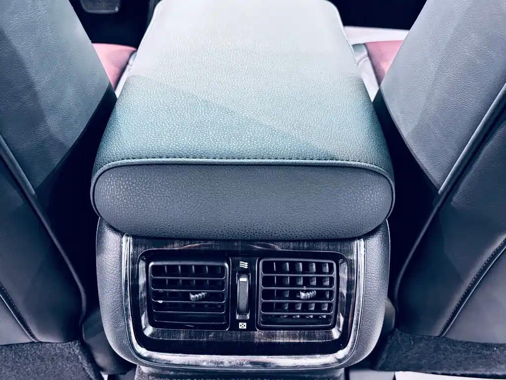 Toyota Crown 2017 — фото 11