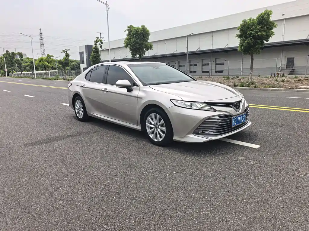 Toyota Camry 2018 — фото 3
