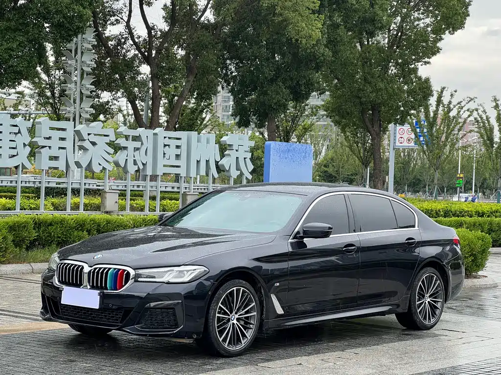 BMW 5 Series 2022 — фото 1