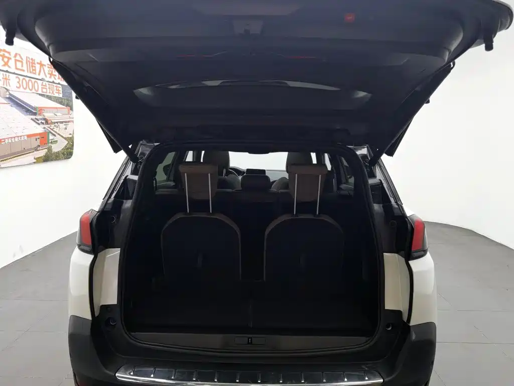 Peugeot 5008 2017 — фото 16