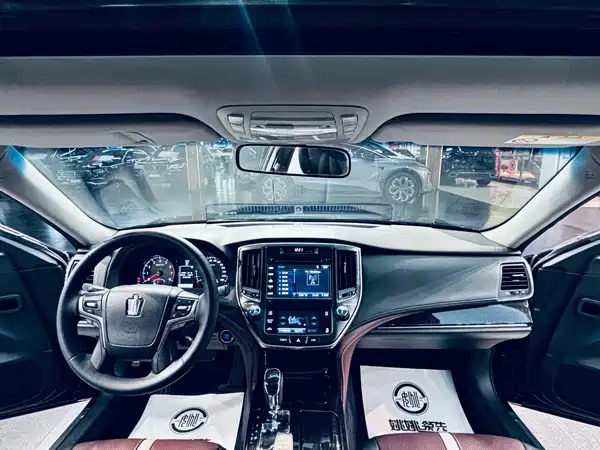 Toyota Crown 2017