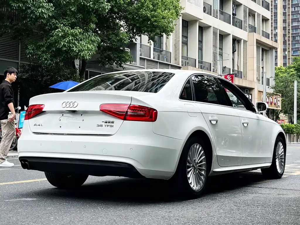 Audi A4L 2015