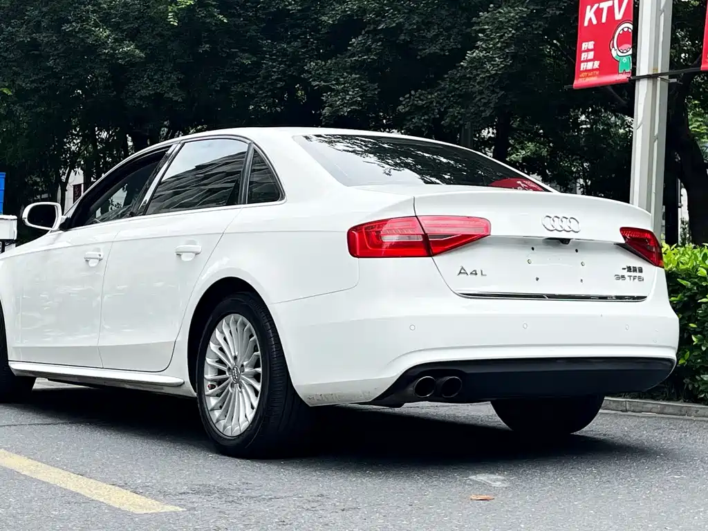 Audi A4L 2015